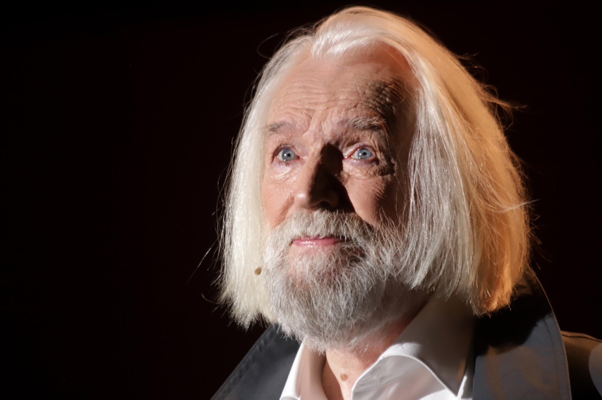 Актёра Любшина перевели в стационар. Он пошел на поправку после ...