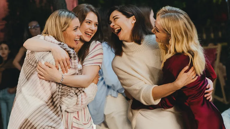 Сериал «Москва слезам не верит. Все только начинается» создан по мотивам культового фильма Владимира Меньшова. Фото: онлайн-кинотеатр Wink