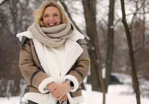 «Люди очень переживают из-за размеров квартиры, но собаку занимает не число квадратных метров, а качество ее жизни. Если животное нагружено правильно – физически или интеллектуально, в зависимости от породы – дома оно просто спит. Проблемы начинаются не из-за метража, а из-за того, что собака не знает, куда девать энергию. Поэтому маленькая порода может быть неудобной, а крупная – идеальным соседом. Все упирается в образ жизни владельца, а не в площадь», —