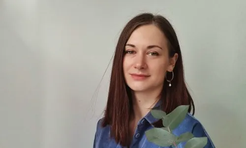 «Если женщине снится, как ее защищает большая черная собака, вероятнее всего речь идет о ее муже. Или если женщина не замужем, речь может идти об ее отце. На этом этапе уже можно задуматься над тем, не отпугивает ли эта большая собака потенциальных женихов?», — 