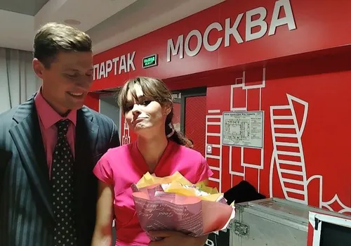 Да потому что мы не успели! Все мюзиклы заняли сразу же! У нас есть такая система, что ты должен успеть забронировать свой номер в 15:00, а в 15:01 все "дерзкие" мюзиклы заняты, -