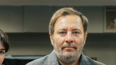 «Изначально, надо признаться, мы не планировали писать "Сагу о Форсайтах" и такую большую русскую историю семьи – но она как-то сама собой написалась. Третий сезон по настроению, по градусу мне кажется высшей точкой нашей семейной саги – в нем случится развязка всех конфликтов. Знаете, есть такой штамп: "семья важнее всего". Но ведь в жизни выясняется, что это совсем не штамп, а так оно и есть. Все сюжетные линии в третьем сезоне под эту идею развязаны – герои понимают, что всё же они близкие люди, а не твари. В этом смысле наша история – о ценностях», —