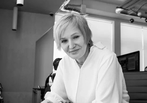 «А еще самая частая ошибка новичков – рассматривать все по отдельности. "У меня Марс в Овне, я – воин!". Но если этот Марс стоит в 12-м доме потерь и одиночества, то "воин" может быть не на передовой, а внутри, проявляясь как борец с собственными слабостями или как тайный стратег. А если он в напряженном аспекте с Сатурном, то эта воинственность будет постоянно сталкиваться с препятствиями и требовать огромной дисциплины. Карта – это синтез, оркестр, где важен не только звук отдельного инструмента, но и его гармония со всеми остальными», —