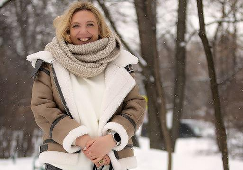 «Люди очень переживают из-за размеров квартиры, но собаку занимает не число квадратных метров, а качество ее жизни. Если животное нагружено правильно – физически или интеллектуально, в зависимости от породы – дома оно просто спит. Проблемы начинаются не из-за метража, а из-за того, что собака не знает, куда девать энергию. Поэтому маленькая порода может быть неудобной, а крупная – идеальным соседом. Все упирается в образ жизни владельца, а не в площадь», — 
