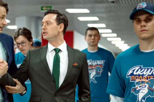 «Когда вышла новая "Молодежка", видел много комментариев, что нужно вернуть Щукина. Тогда тоже подумал, что Егор – важный винтик в сериале, поэтому обрадовался, когда увидел его в сценарии. Мой герой теперь муж и отец, а это меняет мужчину сильнее всего. Щукин из "Медведей" был беззаботным пацаном, а сейчас это сформировавшийся человек, понимающий, чего он хочет от жизни и как быть главой семьи», —