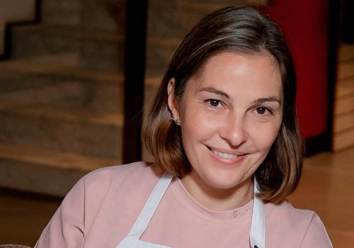 «Санкт-Петербург неизменно остается одним из самых популярных и востребованных направлений внутреннего туризма. Многие организовывают свой отдых там самостоятельно. А также существует огромное количество вариантов готовых туров, где на каждый день пребывания в Петербурге расписана экскурсионная программа с гидом, продумана логистика, заранее забронированы музеи и билеты, что позволяет туристам ни о чем не беспокоиться и наслаждаться пребыванием в этом прекрасном городе. для первого посещения мы советуем классическую программу с посещением основных достопримечательностей города. Если же вы едете не в первый раз, обязательно расширьте свой маршрут, добавив великолепные пригороды Санкт-Петербурга: Царское село, Кронштадт, Петергоф, Павловск и др. А летом можно совместить культурный отдых с пляжным, завершив поездку пребыванием на морском побережье Финского залива или на живописных пляжах Ладожского озера», —