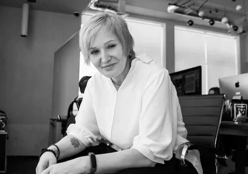 «Я часто повторяю своим клиентам: не перепутайте туризм с эмиграцией в первой половине 2026 года. Когда во второй половине года Юпитер перейдет во Льва, многим захочется "попробовать всё", рискнуть стабильным браком ради яркой вспышки. Не делайте этого. Настоящее волшебство происходит, когда мы хотим не просто страсти, а того самого чувства, когда тебя ждут дома с горячим чаем. 2026 год учит: любовь – это глагол, означающий заботу о своей половинке при любых обстоятельствах», —