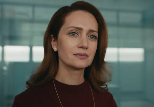 «Много лет назад мы здесь познакомились с Юрой. Случайно оказались на одном пароме. Я сегодня вышла из гостиницы в 8 утра, увидела эту реку огромную и прекрасную, и целая жизнь воспоминаний пролетела в одно мгновение», — 