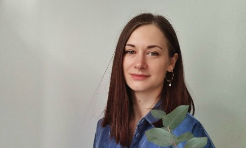 «Если женщине снится, как ее защищает большая черная собака, вероятнее всего речь идет о ее муже. Или если женщина не замужем, речь может идти об ее отце. На этом этапе уже можно задуматься над тем, не отпугивает ли эта большая собака потенциальных женихов?», — 