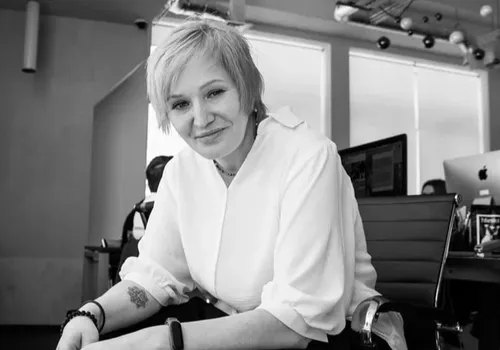 «Представьте, что вы много лет строили дом – это Сатурн, но вдруг поняли, что фундамент стоит на тумане – это Нептун. В 2026 году планеты предложат нам не латать старое, а снести все до основания и построить заново – но уже на твердой почве своих истинных желаний. Это год смелых начинаний и прощания с иллюзиями. Для кого-то это будет болезненно, для кого-то – освобождающе, но равнодушным не останется никто», — 