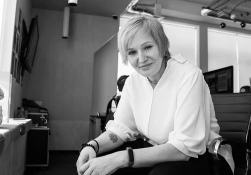 «Ретроградный Меркурий в 2026 году – это не кара небесная, а необходимый «технический перерыв». Представьте, что ваша жизнь – это компьютер, которому нужна перезагрузка для установки обновлений. Если вы будете судорожно нажимать на кнопки в момент обновления, система зависнет. Поэтому просто замедлитесь. Не инициируйте ничего принципиально нового. Используйте приставку «пере-»: переделайте, пересмотрите, переосмыслите. Важно помнить про так называемый «теневой период» или шлейф. Влияние ретроградной планеты ощущается не только в указанные даты, но и за 3-5 дней до начала и после окончания ретроградности. В эти дни концентрация внимания падает сильнее всего», —