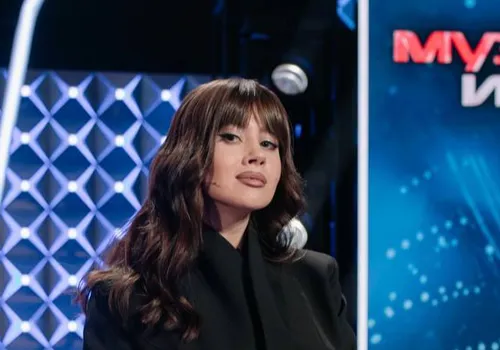 «Няня Вика в исполнении Анастасии Заворотнюк – это одна из главных муз в моем творчестве и моя любимая няня детства. Ее героиня подарила мне, в том числе, какую-то свою творческую органику и веру в себя и в свою идентичность. Поэтому, честно, меня задевают слова о какой-то «замене». Потому что Анастасия – одна из моих любимейших артисток, которая подарила нам любимую няню Вику страны, и я даже не претендую на такой статус. Я просто надеюсь, что моя Оксана тоже, по-своему, полюбится зрителю и вы примите ее», — 

