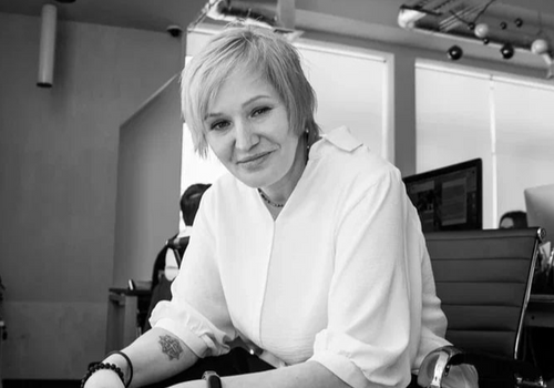 «Представьте, что вы идете по узкому мосту над пропастью. Шаг влево или вправо – и последствия необратимы. Нынешний коридор уникален: он начинается с затмения Солнца в свободолюбивом Водолее, которое ломает старые рамки, и заканчивается полным затмением Луны, которое поднимет со дна все наши скрытые страхи и тайные желания. Это время, когда "тайное становится явным". Те, кто жил в иллюзиях, скорей всего столкнутся с жесткой реальностью», —