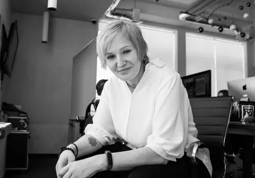 «Водолей в 2026 году – это не просто наблюдатель, а главный режиссер своей жизни. Звезды дают вам карт-бланш на эксперименты, которых вы боялись раньше. Главное – не путать свободу с хаосом, ведь Огненная Лошадь может понести слишком быстро», —