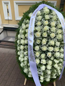 Венок от мужа актрисы Петра Чернышева. Фото: "ЖИЗНЬ"