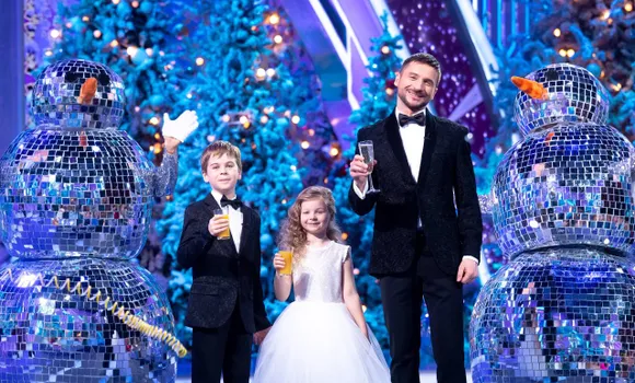 Вместе с детьми Лазарев записал торжественное поздравление. Фото: Telegram / @lazarev_official