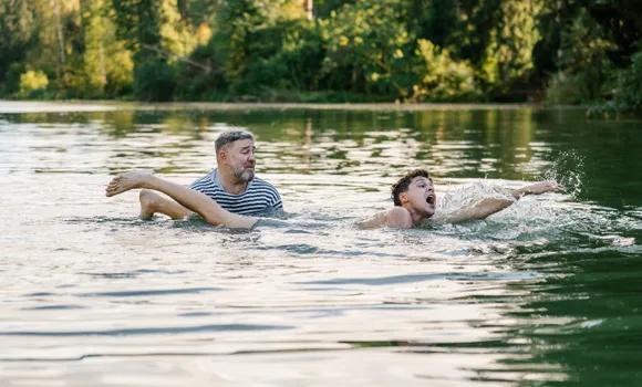 Алексей Розин и Влад Прохоров на съемках сериала «Гудовы». Фото: СТС