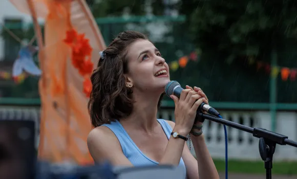 Аля Майер в фильме «Чужой звонок». Фото: Студия «РоЕл»