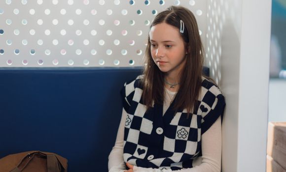 Таисья Калинина в сериале «Олдскул». Фото: онлайн-кинотеатр PREMIER