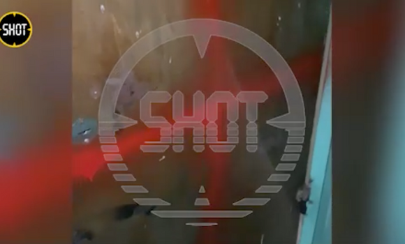 Крест на двери. Фото: @shot_shot