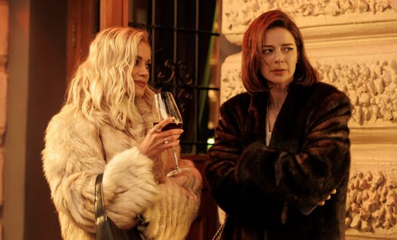 Валерия Астапова и Марина Александрова в сериале «Москва слезам не верит. Все только начинается». Фото: онлайн-кинотеатр Wink