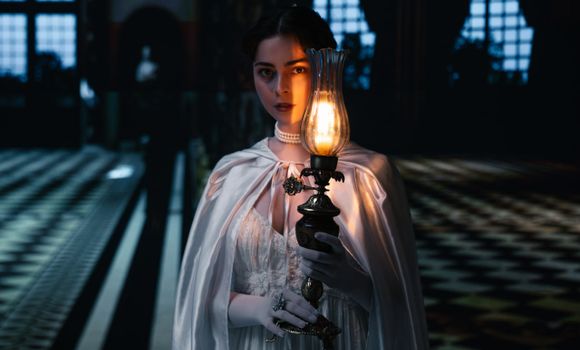 Милана Бру в сериале «История его служанки». Фото: онлайн-кинотеатр Иви