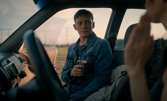 Сергей Гилев перевоплотился в профессионального трансплантолога в сериале «Хирург». Фото: кадр из фильма