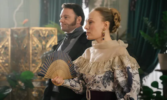 Илья Носков и Ольга Ломоносова в сериале «История его служанки». Фото: онлайн-кинотеатр Иви