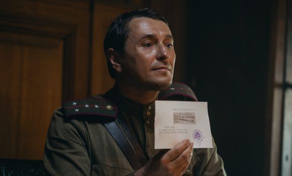 Сергей Безруков исполнил главную роль в фильме «Август». Фото: кадр из фильма