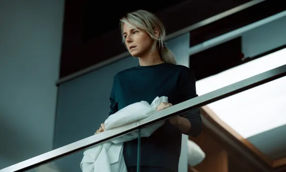 Линда Лапиньш в сериале «Холод». Фото: Иви / START