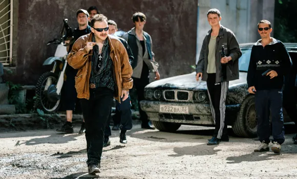 Данил Стеклов на съемках 2 сезона сериала «Дети перемен». Фото: онлайн-кинотеатр Wink