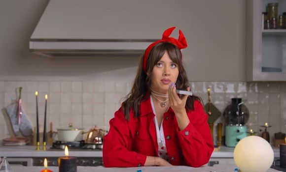 Олеся Иванченко сыграла няню Оксану. Фото: кадр из трейлера