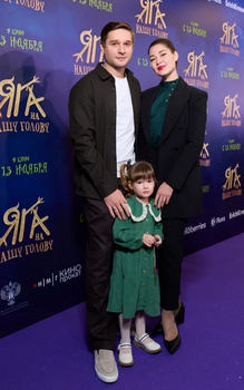 Александр и Полина Метелкины с дочкой