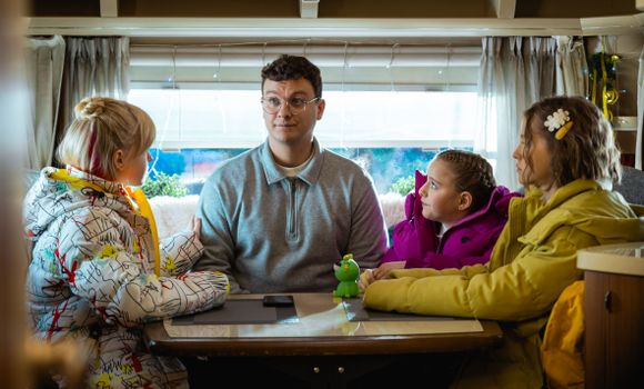 Филипп Бледный, Ева Смирнова, Виталия Корниенко, Полина Айнутдинова в 5 сезоне сериала «Папины дочки. Новые». Фото: СТС