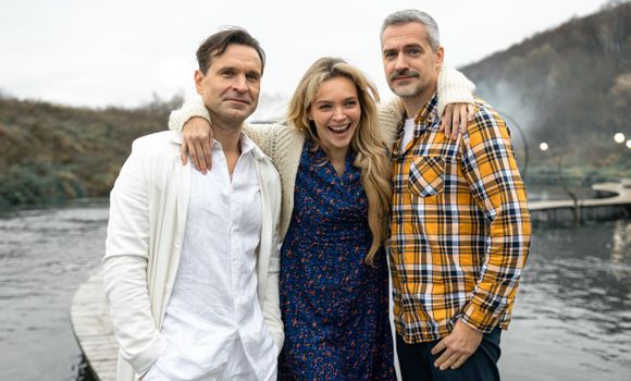 Виктор Добронравов, Наталья Земцова и Павел Савинков на съемках 3 сезона сериала «Инспектор Гаврилов». Фото: СТС