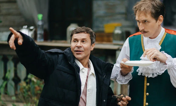 Кадр из сериала «Как Деревянко Чехова играл». ФОТО: СТС