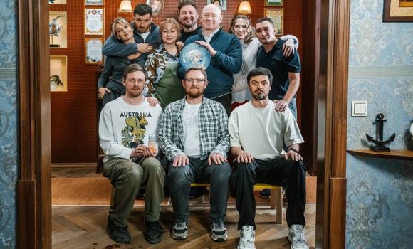 Съемочная команда 4 сезона сериала «Праздники». Фото: Good Story Media 