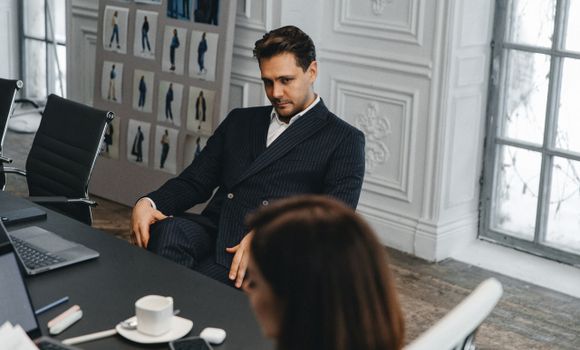 Милош Бикович в сериале «Москва слезам не верит. Все только начинается». Фото: онлайн-кинотеатр Wink