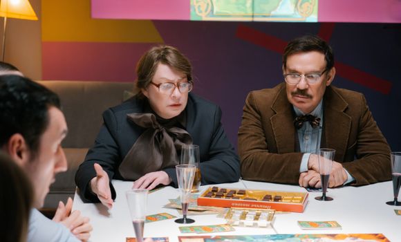 Мария Аронова и Ефим Шифрин в сериале «Олдскул». Фото: онлайн-кинотеатр PREMIER