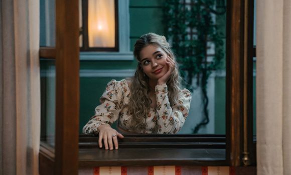 Вероника Журавлева в сериале «История его служанки». Фото: онлайн-кинотеатр Иви