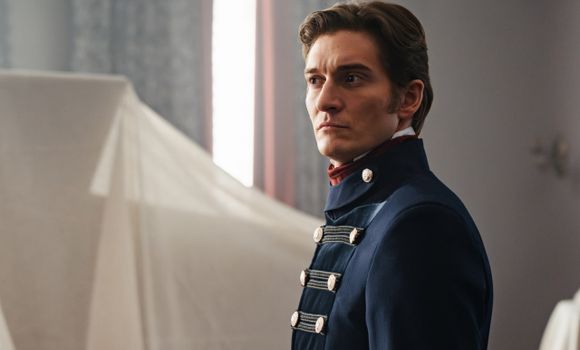 Матвей Лыков в сериале «История его служанки». Фото: онлайн-кинотеатр Иви