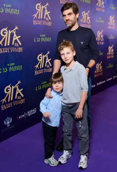 Максим Дергилев с сыновьями