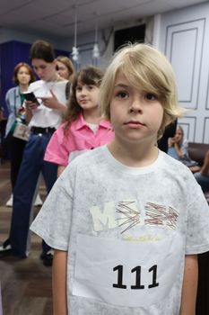 Мирон Проворов ждет очереди на кастинге. Фото предоставлено пресс-службой Первого канала