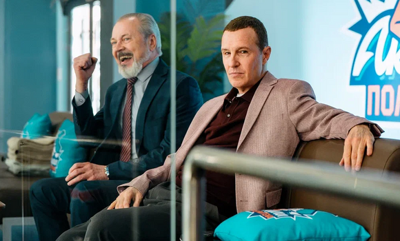 Владимир Зайцев и Игорь Верник в сериале «Молодежка. Новая смена» . ФОТО: СТС