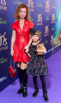 Елена Захарова с дочкой