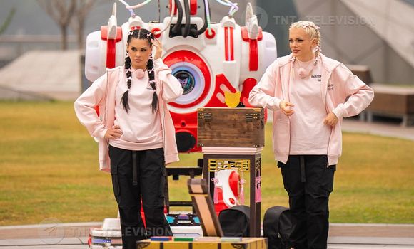 Ирина Пинчук и Екатерина Шкуро в 3 сезоне шоу «Сокровища императора». Фото: ТНТ