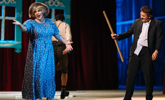 Кадр из сериала «Как Деревянко Чехова играл». ФОТО: СТС