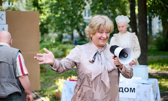 Дмитрий Брекоткин на съемках сериала «Мама будет против». Фото: СТС