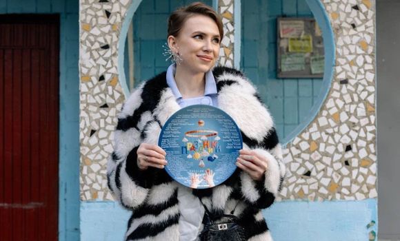 Яна Енжаева на съемках 4 сезона сериала «Праздники». Фото: Good Story Media 