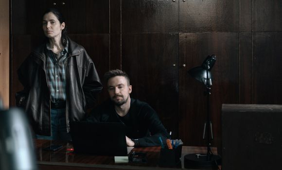 Юлия Снигирь и Александр Петров в сериале «После Фишера: Инквизитор». Фото: онлайн-кинотеатр Wink
